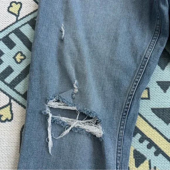 Abercrombie & Fitch Stretch Ripped Curve Love The Mom High Rise Jeans - Picture 9 of 16